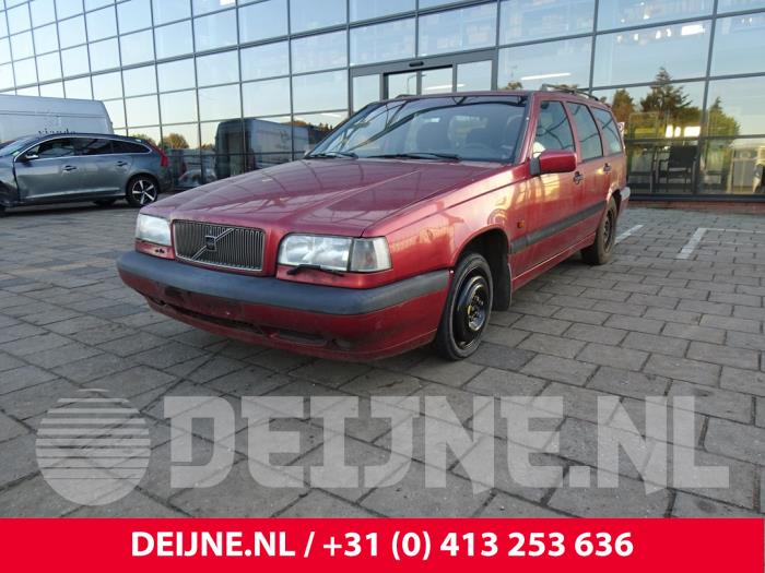 Volvo 850 Estate 2.5i 10V Samochód złomowany (1996, Czerwony)