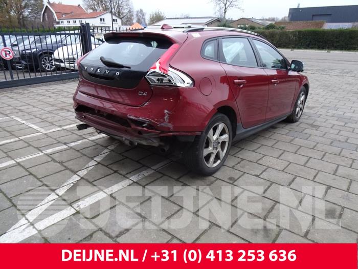 Volvo V40 Cross Country 2.0 D4 20V Salvage vehicle (2014, Red)
