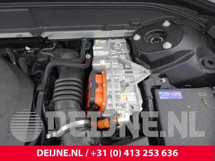 Volvo XC60 II 2.0 T6 16V Twin Engine Schrottauto (2021, Schwarz)