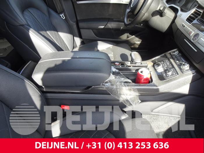 Audi S8 4.0 Plus V8 TFSI 32V Épave (2017, Noir)