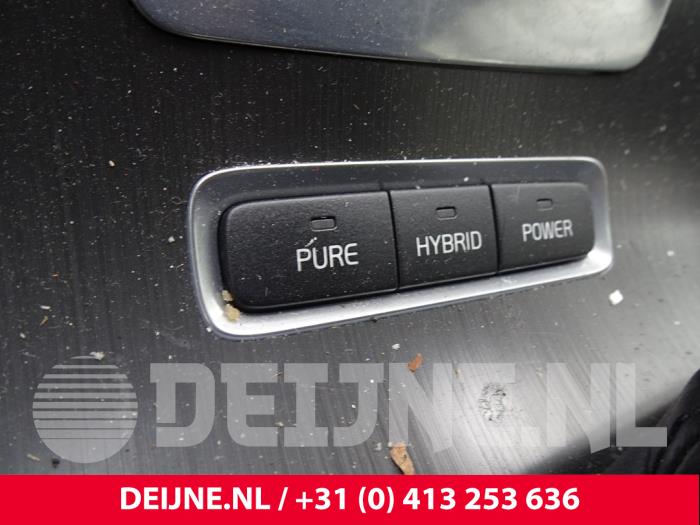 Volvo V60 I 2.4 D6 20V AWD Twin Engine Plug-in Hybrid Schrottauto (2015, Grau)