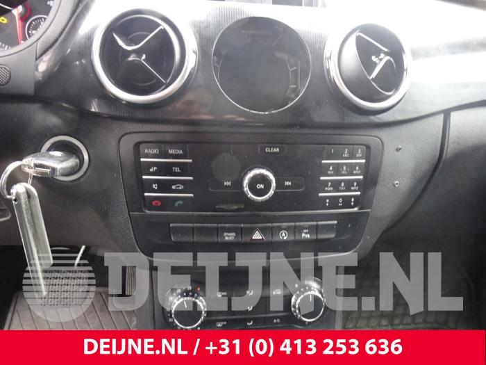 Mercedes B 2.2 B-220 CDI BlueEFFICIENCY 16V Samochód złomowany (2019, Bialy)