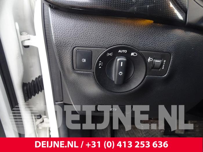 Mercedes B 2.2 B-220 CDI BlueEFFICIENCY 16V Samochód złomowany (2019, Bialy)
