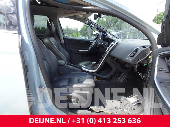 Volvo XC60 I 3.0 T6 24V AWD Samochód złomowany (2015, Jasny, Niebieski)