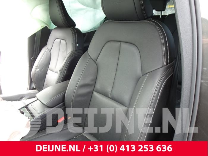 Volvo XC40 2.0 T4 Geartronic 16V Vehículo de desguace (2018, Gris)