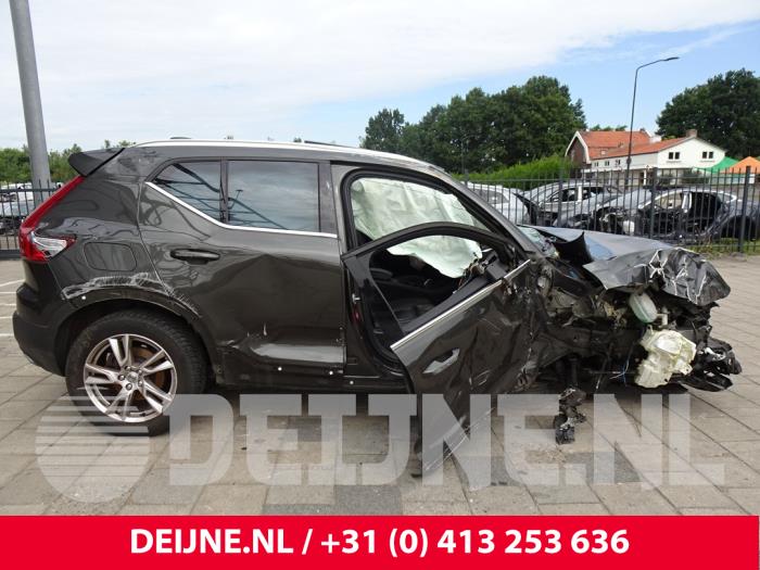 Volvo XC40 2.0 T4 Geartronic 16V Vehículo de desguace (2018, Gris)