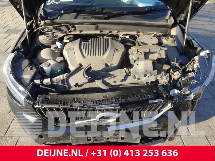 Volvo XC40 1.5 T3 Twin Engine 12V Vehículo de desguace (2020, Negro)
