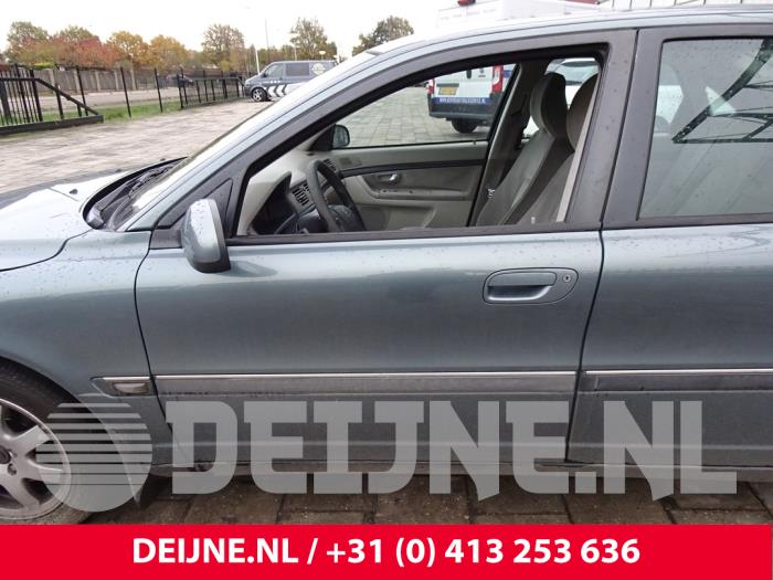 Volvo S80 Salvage vehicle (2002, Green)