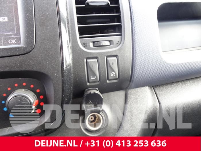 Opel Vivaro 1.6 CDTi BiTurbo Vehículo de desguace (2018, Blanco)