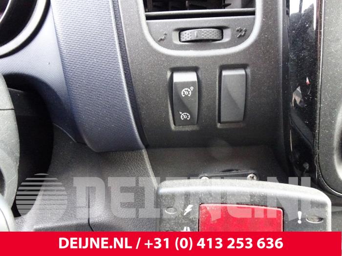 Opel Vivaro 1.6 CDTi BiTurbo Vehículo de desguace (2018, Blanco)