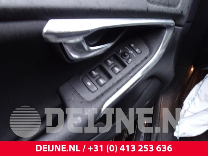 Volvo V40 1.6 D2 Vehículo de desguace (2013, Negro)