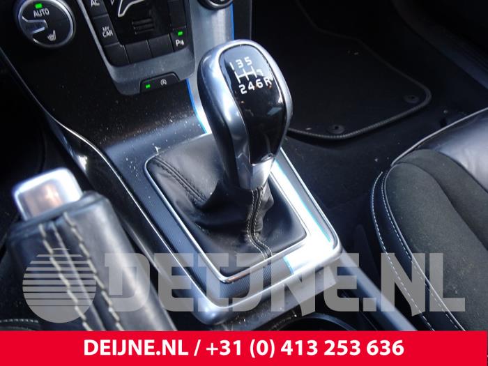 Volvo V40 2.0 D2 16V Vehículo de desguace (2015, Negro)