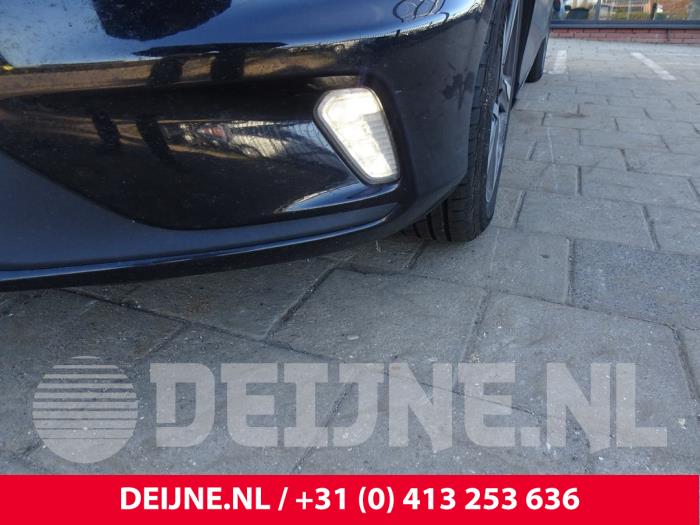 Volvo V40 2.0 D2 16V Vehículo de desguace (2015, Negro)