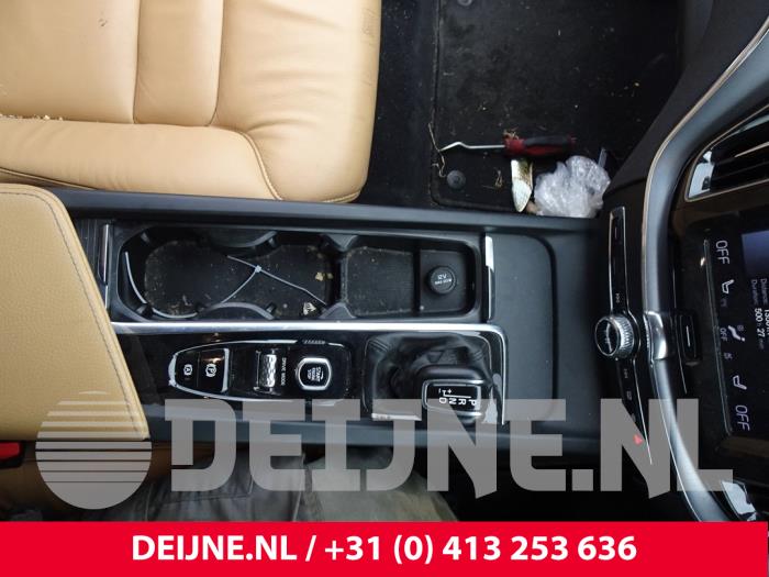 Volvo XC60 II 2.0 T5 16V AWD Vehículo de desguace (2018, Verde, Gris)