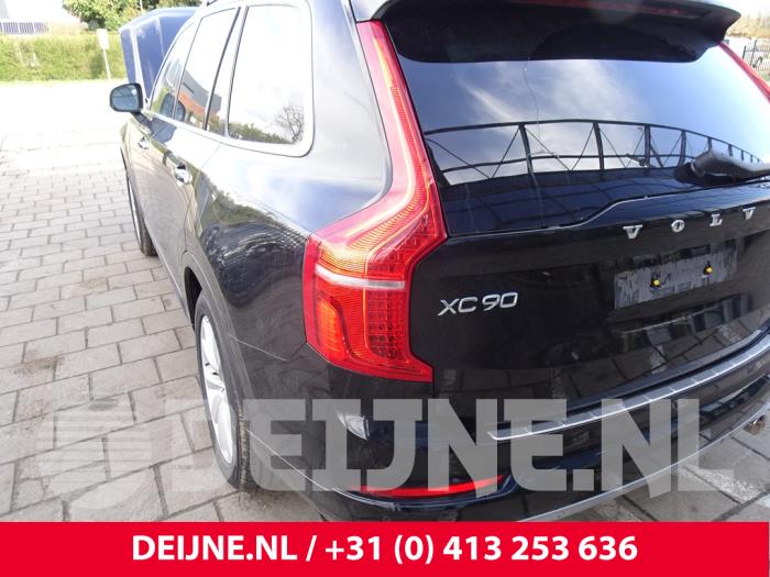 Volvo XC90 II 2.0 D5 16V AWD Samochód złomowany (2018, Czarny)
