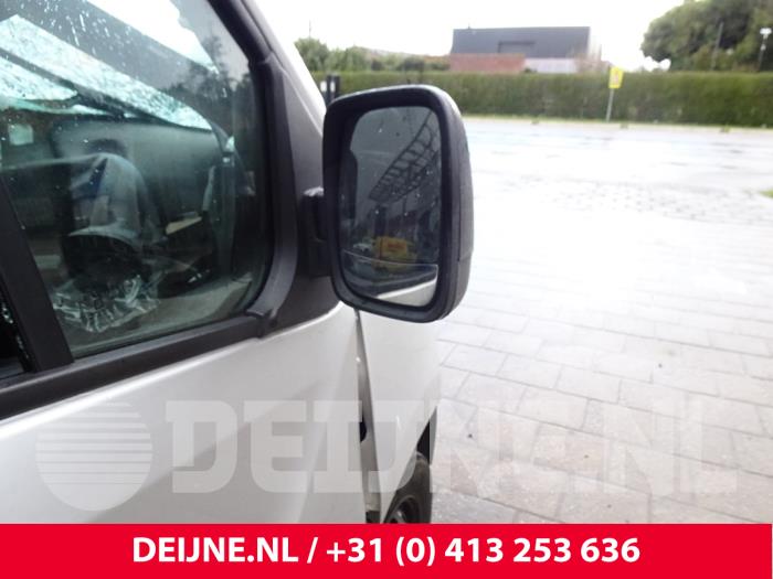 Renault Trafic 1.6 dCi 115 Schrottauto (2015, Grau)