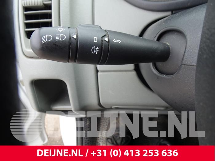 Renault Trafic New 2.0 dCi 16V 115 Schrottauto (2013, Weiß)