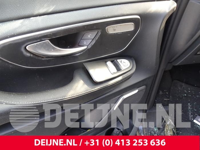 Mercedes V 2.0 300 CDI, 300 d 16V Schrottauto (2019, Schwarz)
