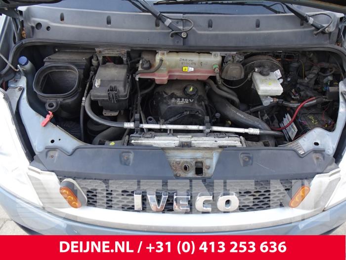 Iveco New Daily IV 35C14V, C14V/P, S14C, S14C/P, S14V, S14V/P Schrottauto (2010, Granit)
