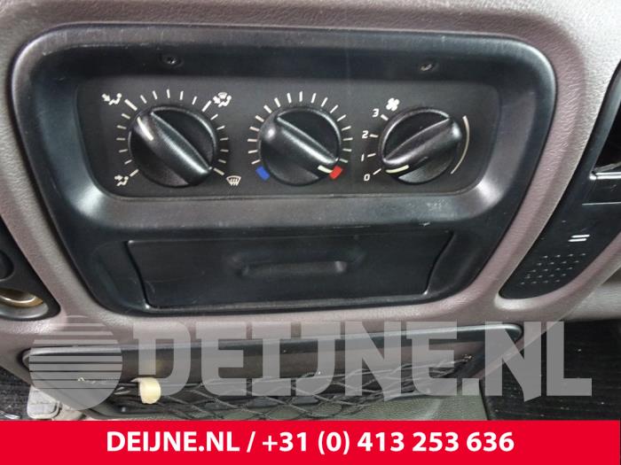 Renault Master III 2.2 dCi 16V Schrottauto (2001, Dunkel, Grün)