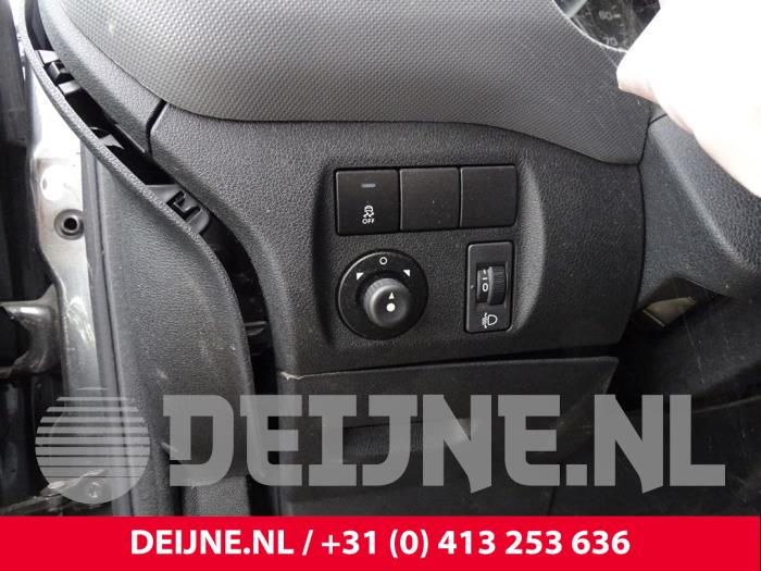 Citroen Berlingo 1.6 BlueHDI 75 Schrottauto (2017, Metallic, Grau)