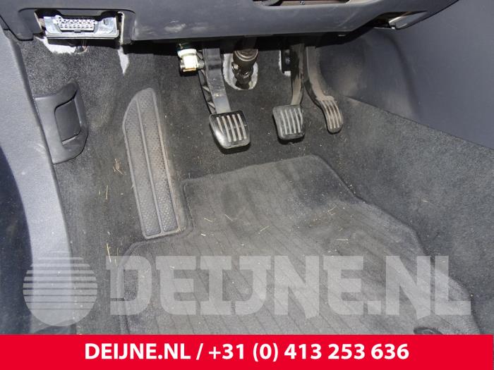 Volvo V70 1.6 T4 16V Vehículo de desguace (2014, Negro)