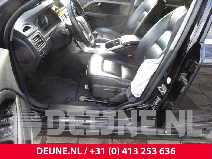 Volvo V70 1.6 T4 16V Vehículo de desguace (2014, Negro)