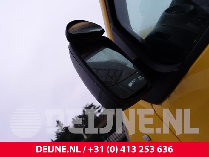 Renault Trafic 1.6 dCi 95 Samochód złomowany (2017, Zólty)