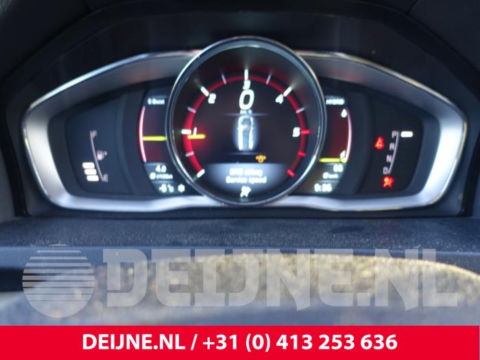 Volvo V60 I 2.4 D6 20V Plug-in Hybrid AWD Schrottauto (2014, Schwarz)