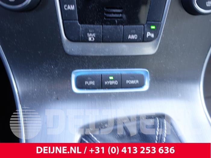 Volvo V60 I 2.4 D6 20V Plug-in Hybrid AWD Schrottauto (2014, Schwarz)