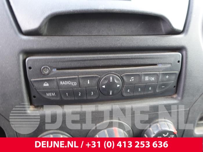 Renault Master IV 2.3 dCi 125 16V FWD Samochód złomowany (2011, Czerwony)