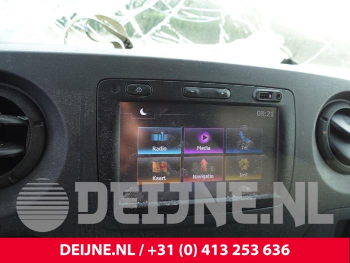 Renault Master IV 2.3 dCi 125 16V FWD Samochód złomowany (2018, Bialy)