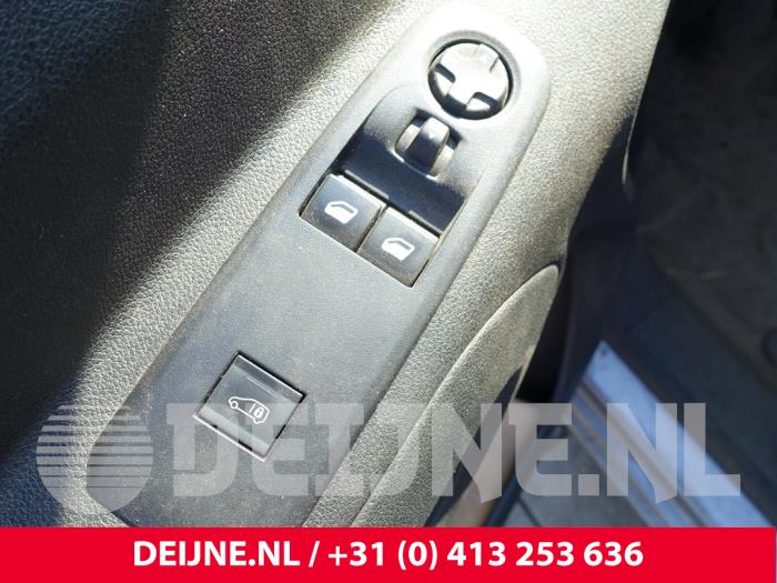 Opel Combo Cargo 1.5 CDTI 130 Schrottauto (2020, Grau)