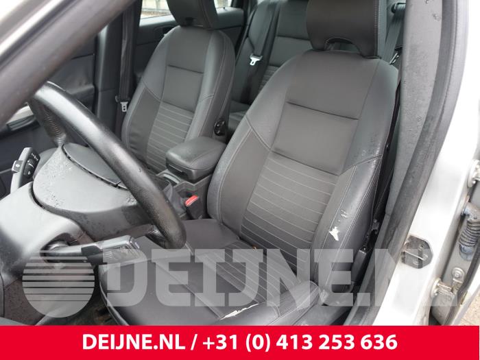 Volvo S40 2.4 20V Salvage vehicle (2006, Gray)