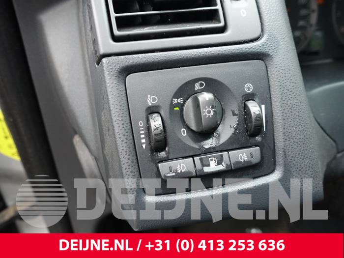 Volvo S40 2.4 20V Salvage vehicle (2006, Gray)