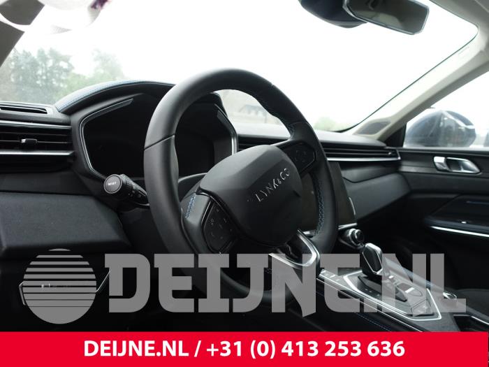 Lynk & Co 01 1.5 PHEV Épave (2023, Bleu)