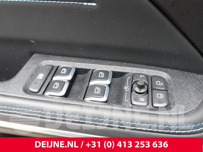 Lynk & Co 01 1.5 PHEV Épave (2023, Bleu)