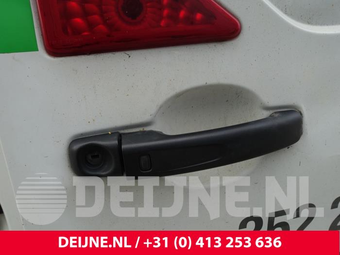 Renault Master III 2.3 dCi 165 16V RWD Épave (2017, Blanc)