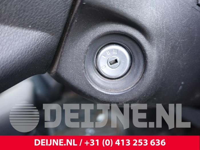 Ford Transit Custom 2.0 TDCi 16V Eco Blue 105 Vehículo de desguace (2017, Blanco)