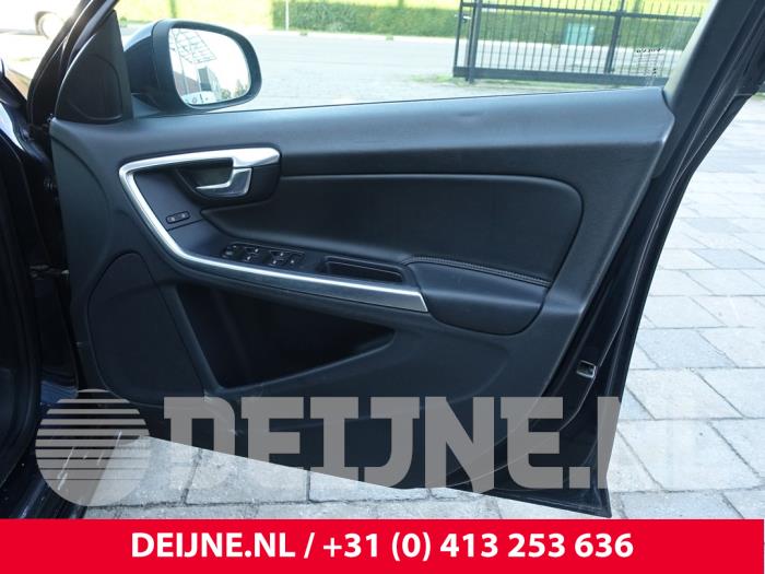 Volvo S60 II 2.0 D4 16V Samochód złomowany (2016, Ciemny, Niebieski)