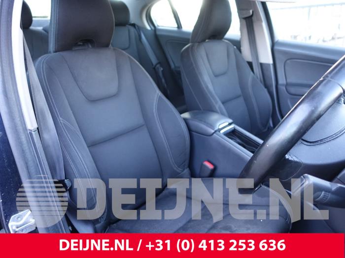 Volvo S60 II 2.0 D4 16V Samochód złomowany (2016, Ciemny, Niebieski)