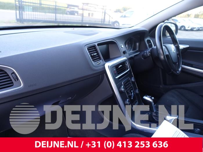 Volvo S60 II 2.0 D4 16V Samochód złomowany (2016, Ciemny, Niebieski)