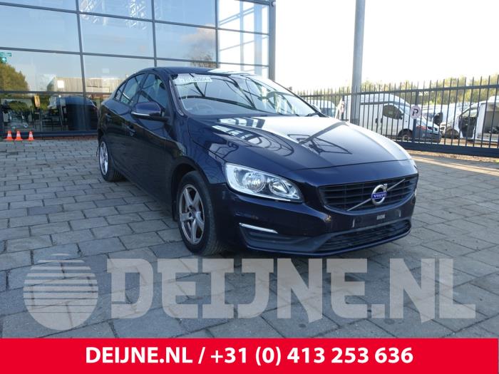 Volvo S60 II 2.0 D4 16V Samochód złomowany (2016, Ciemny, Niebieski)