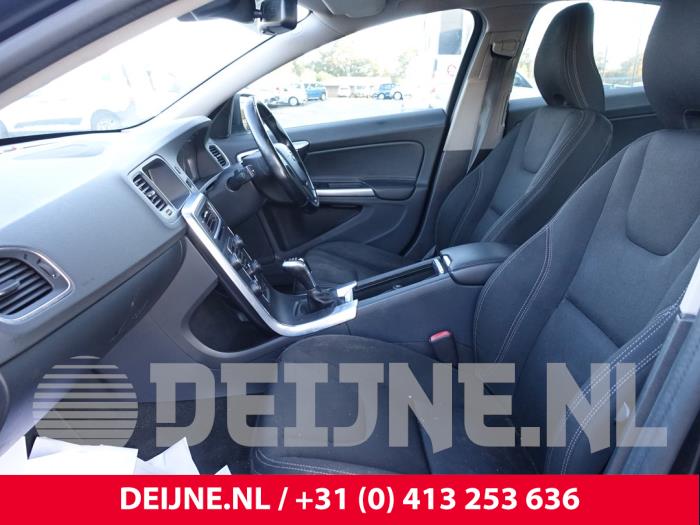 Volvo S60 II 2.0 D4 16V Samochód złomowany (2016, Ciemny, Niebieski)