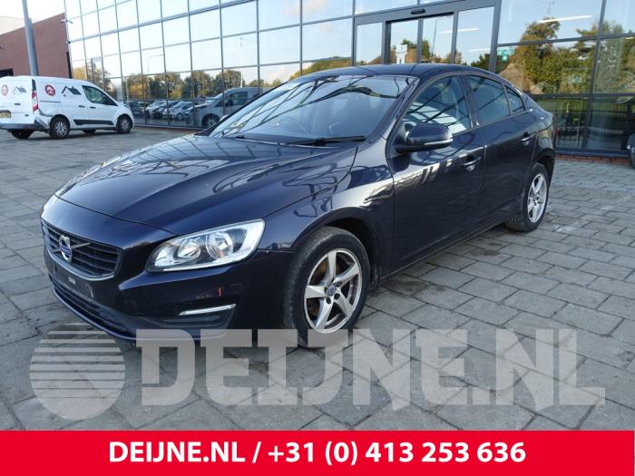Volvo S60 II 2.0 D4 16V Samochód złomowany (2016, Ciemny, Niebieski)