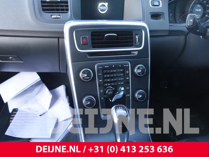 Volvo S60 II 2.0 D4 16V Samochód złomowany (2016, Ciemny, Niebieski)