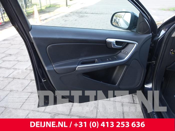 Volvo S60 II 2.0 D4 16V Samochód złomowany (2016, Ciemny, Niebieski)