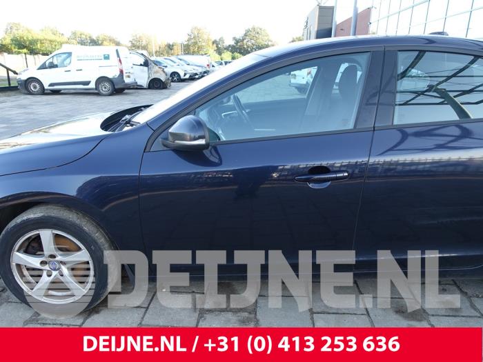 Volvo S60 II 2.0 D4 16V Samochód złomowany (2016, Ciemny, Niebieski)