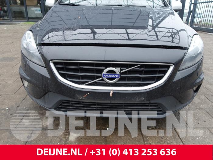 Volvo V40 2.0 D2 16V Épave (2015, Noir)