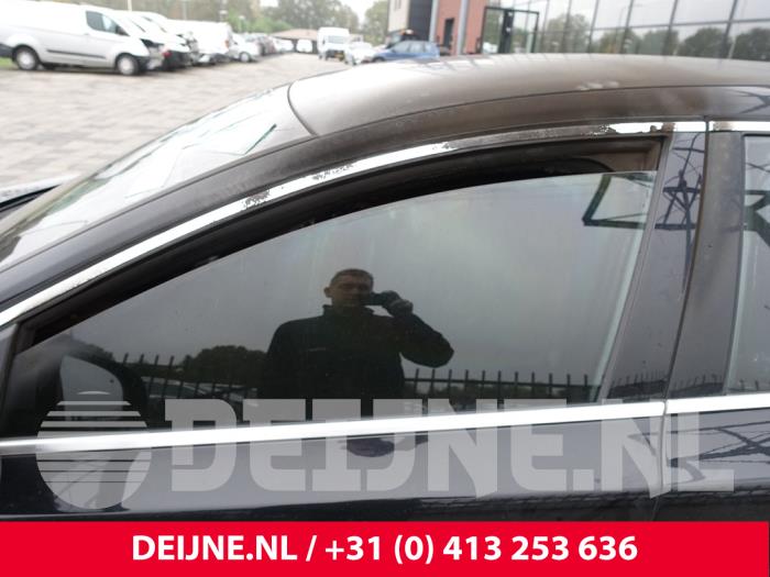 Volvo V40 2.0 D2 16V Épave (2015, Noir)